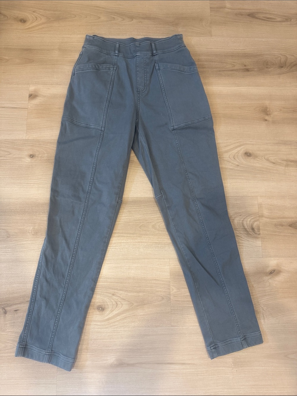 Ladies small spanx straight leg Gray Cargo Pants with Patch Pockets